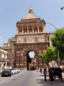 Porta Nuova, погледната откъм Via Cappuccini